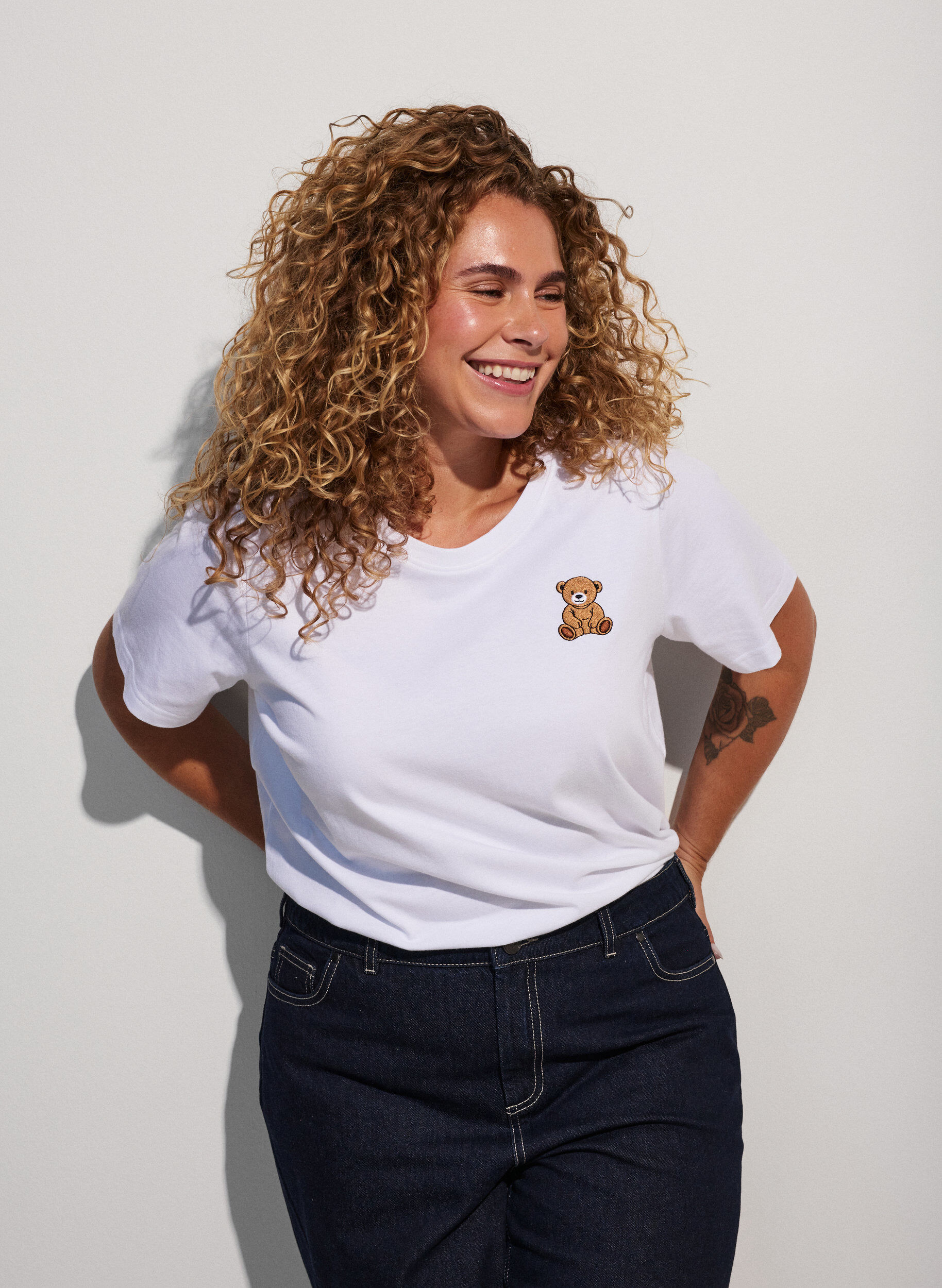 T-shirt van biologisch katoen met teddybeermotief, Wit, Model