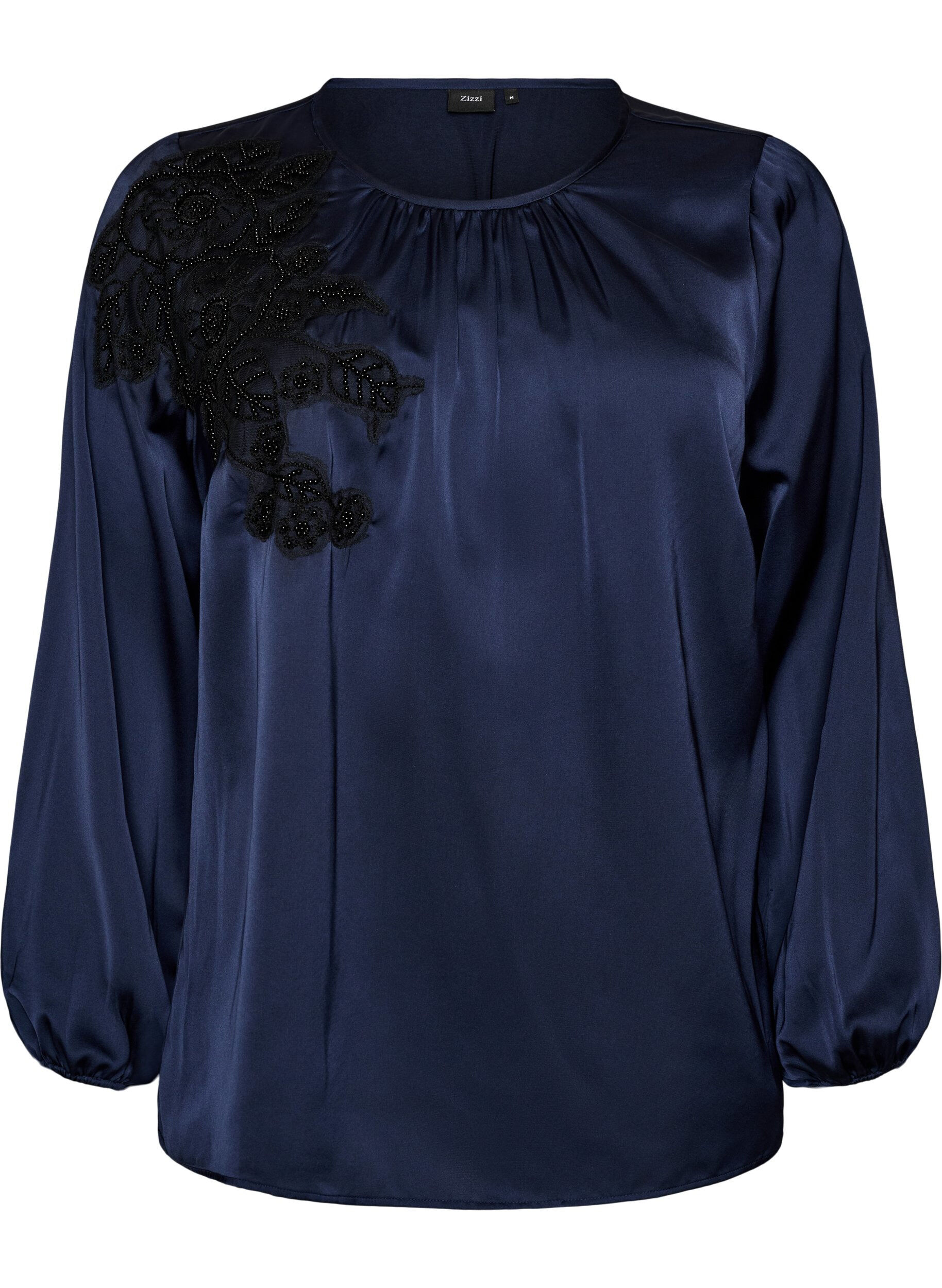 Satijnen blouse met kanten applicatie en parels