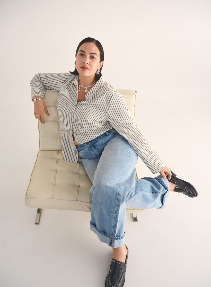 Gestreept shirt met jeans, , Model