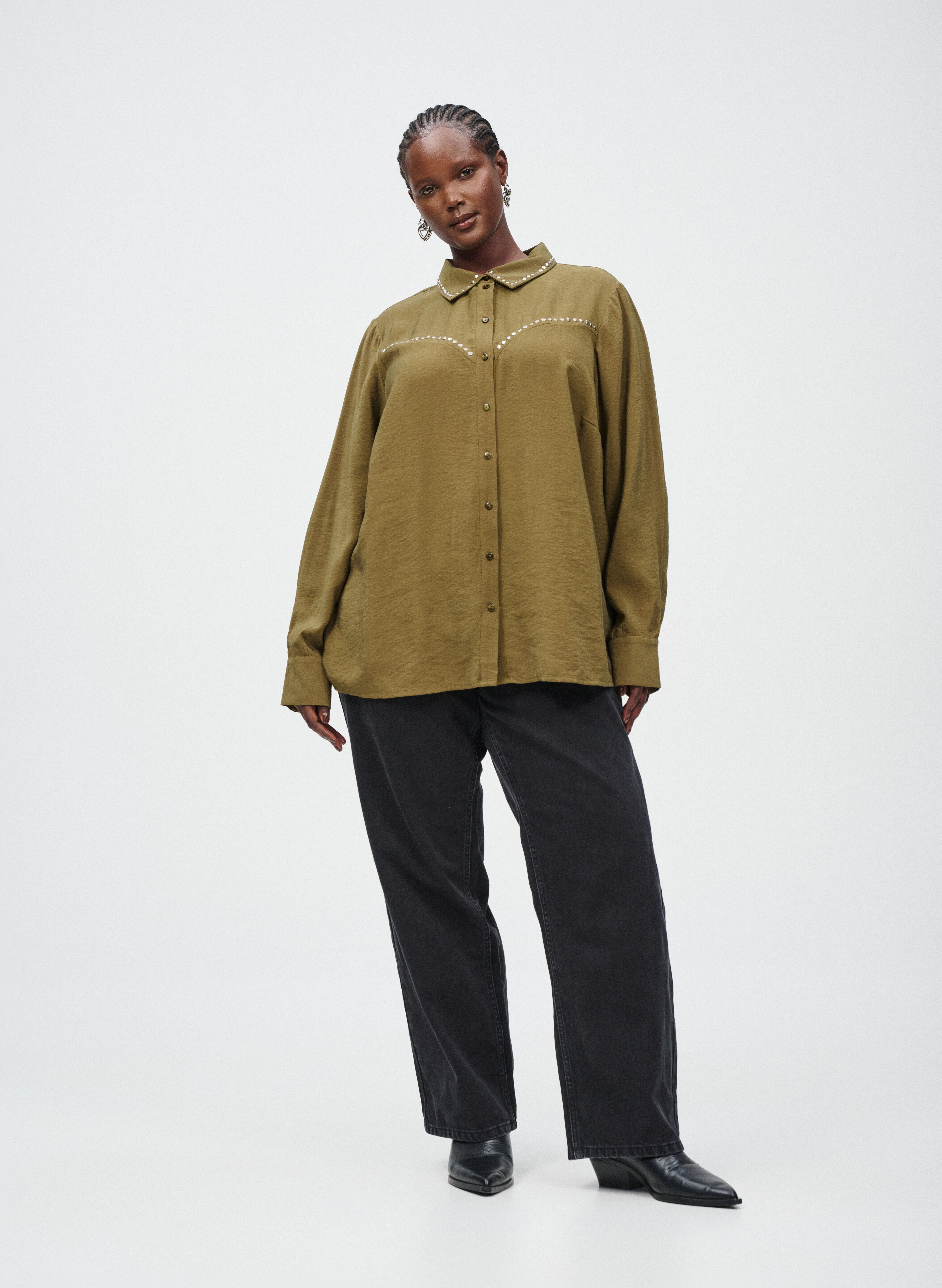 Groen shirt met studs, , Model