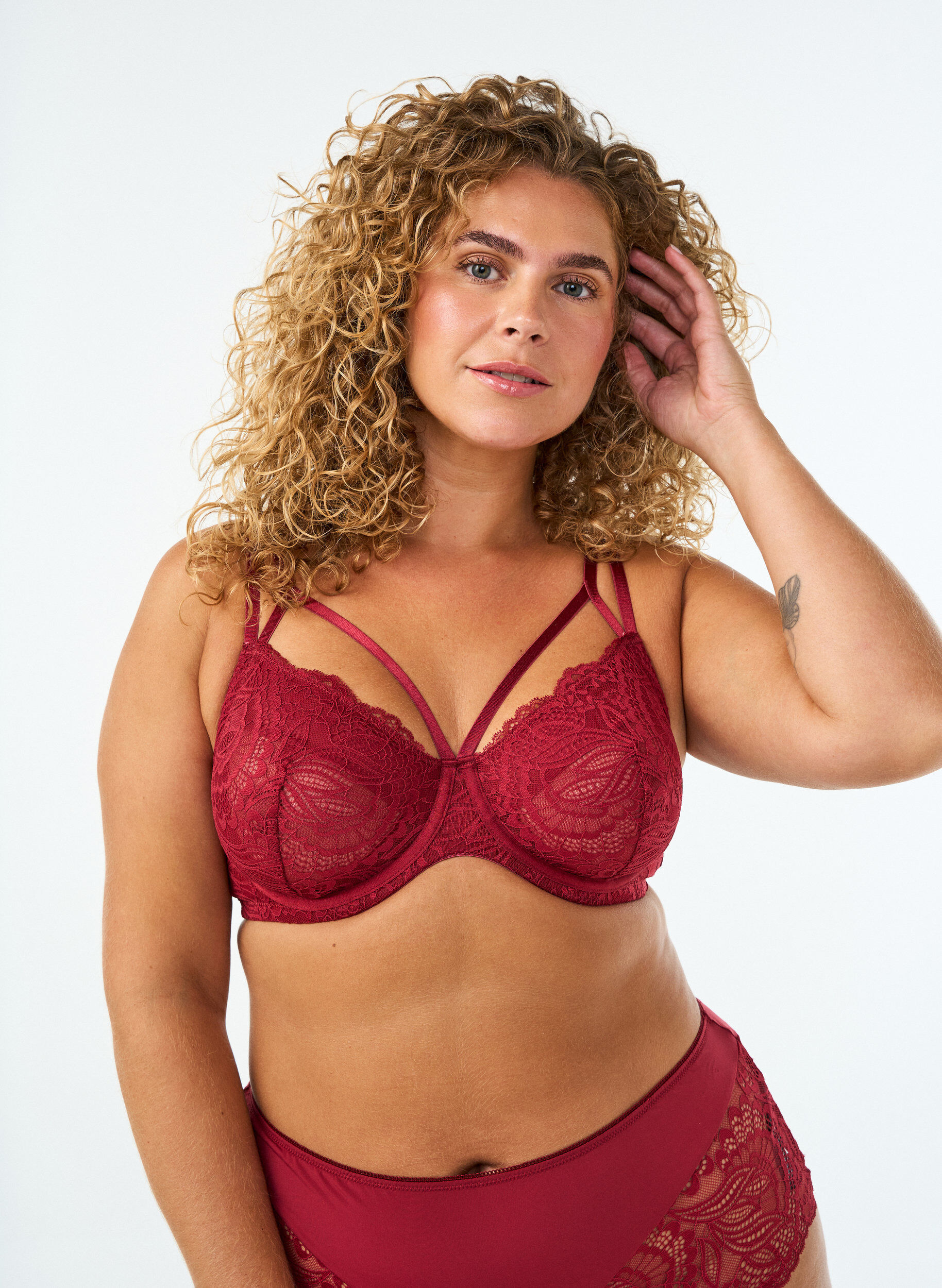 Beha met volledige bedekking, kant en dubbele bandjes, Zwart, Model