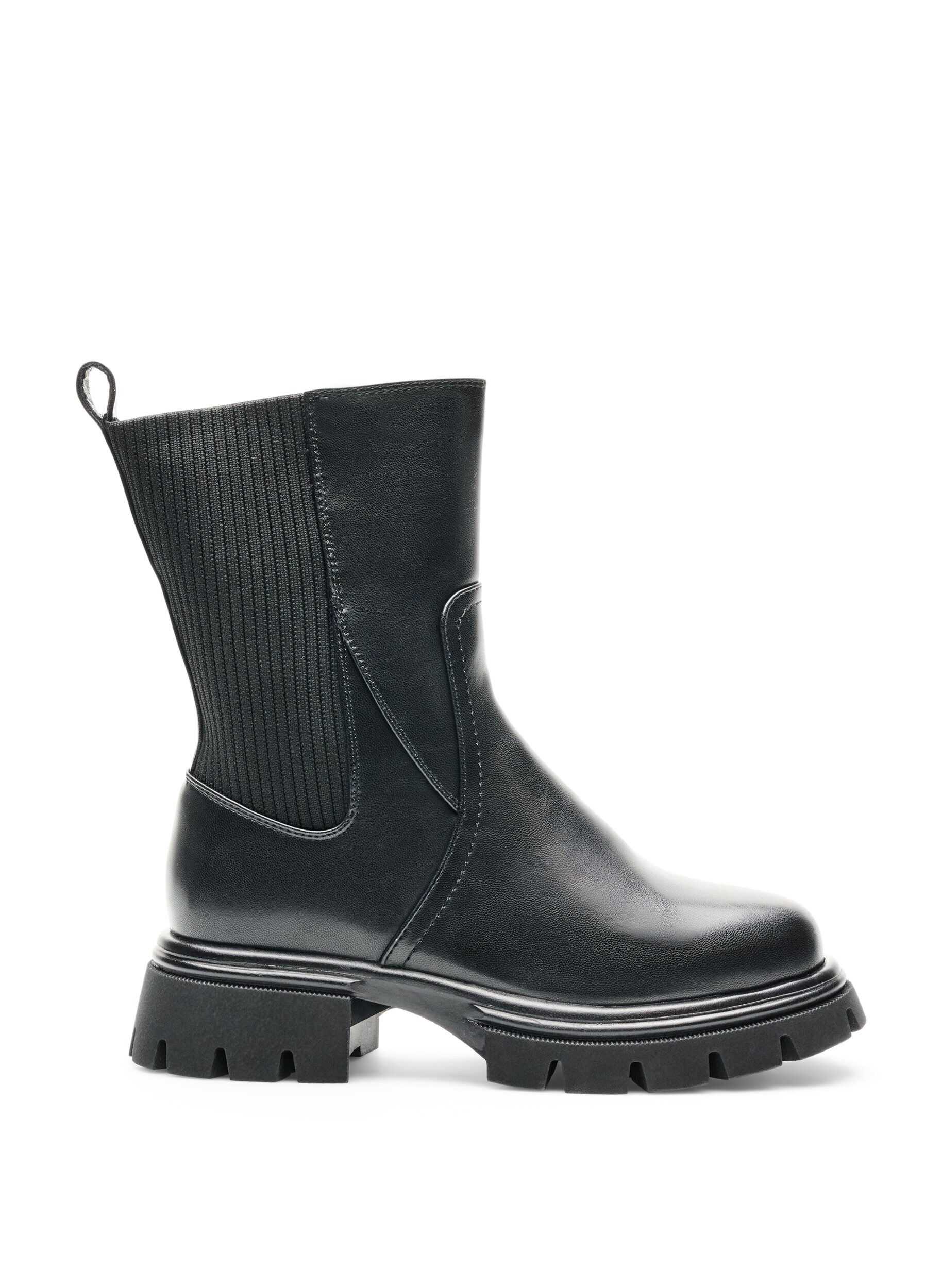 Chelsea boot met een chunky zool en geribde panelen