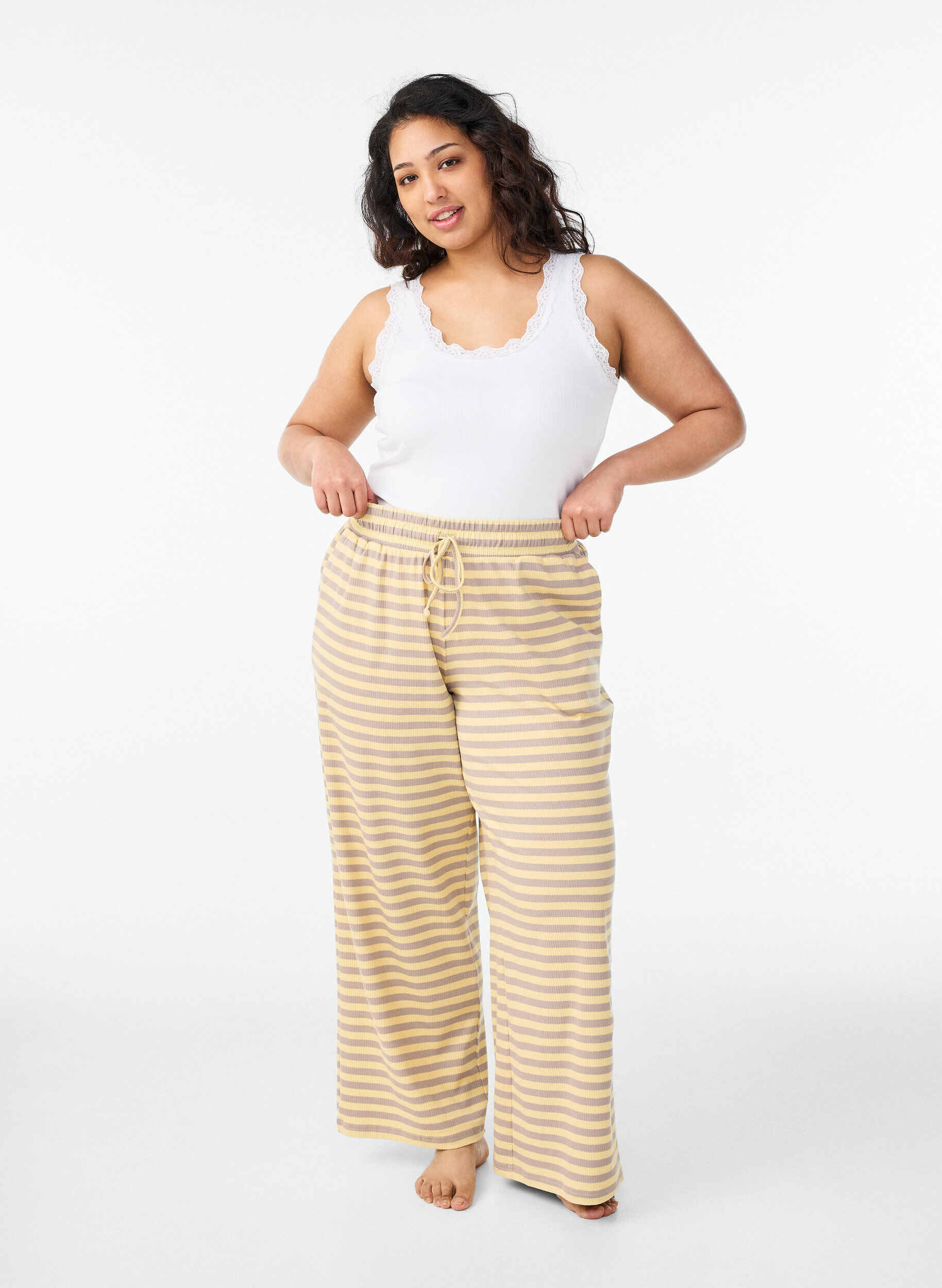 Gestreepte pyjamabroek met een high waist en wijde pijpen, Geel, Model
