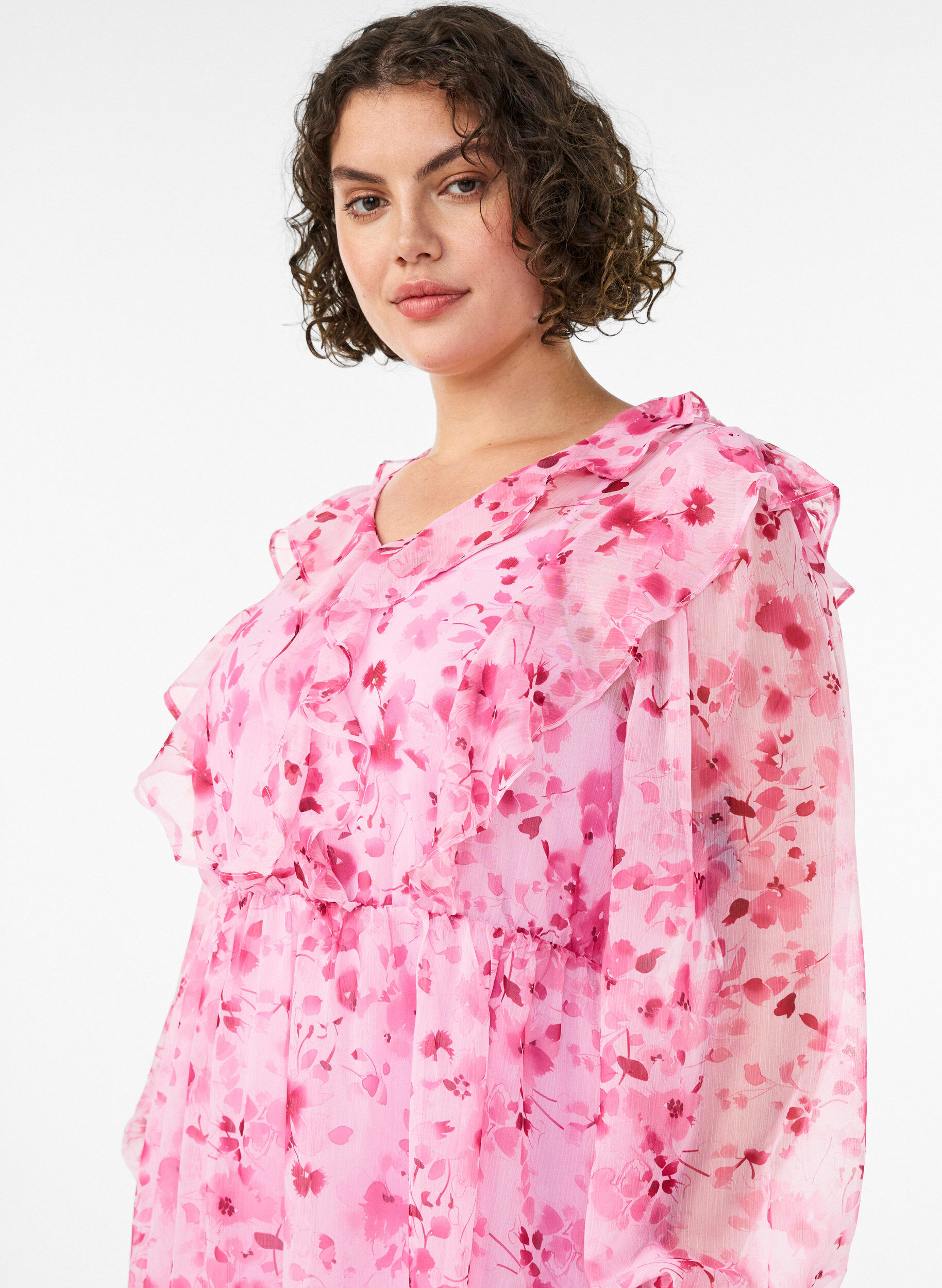 ZizziChiffonjurk met bloemenprint, ruches en lange mouwen, Roze, Model image number 2