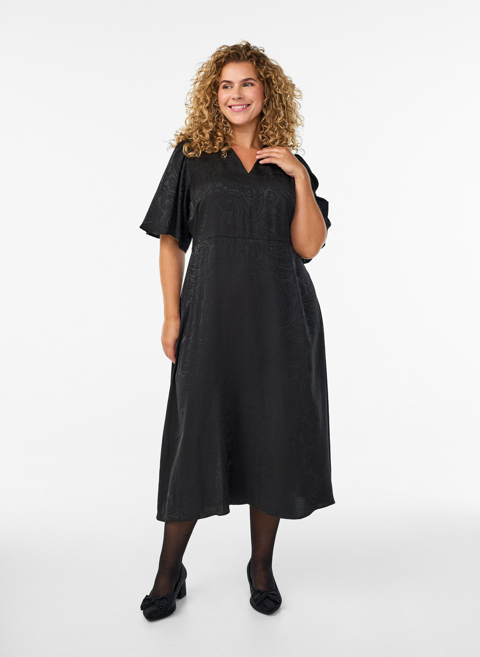 Midi-jurk met jacquard en paisleypatroon en vleugelmouwen, Zwart, Model