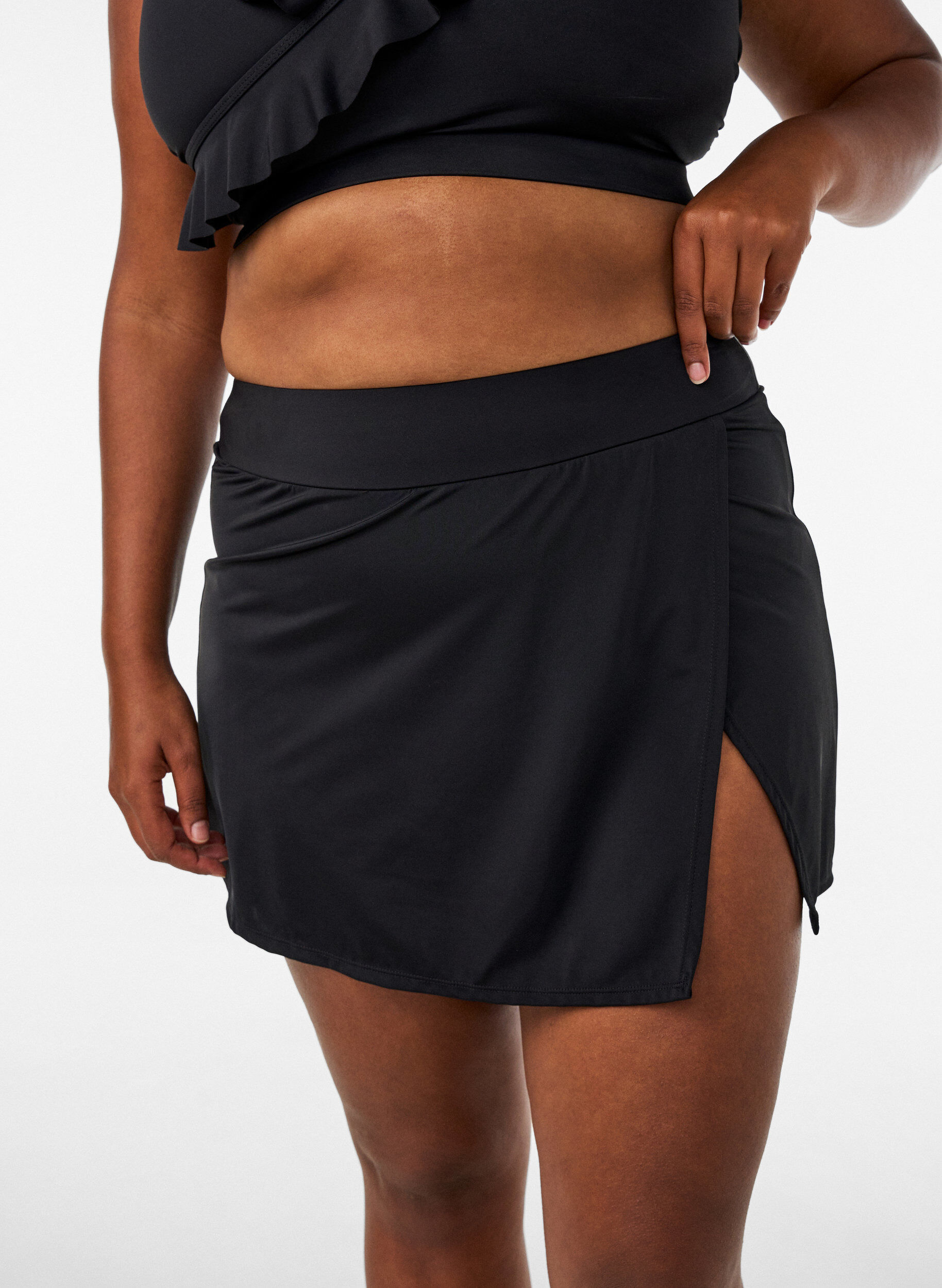 ZizziBikinibroekje met slip en wikkel-effect, Zwart, Model image number 2
