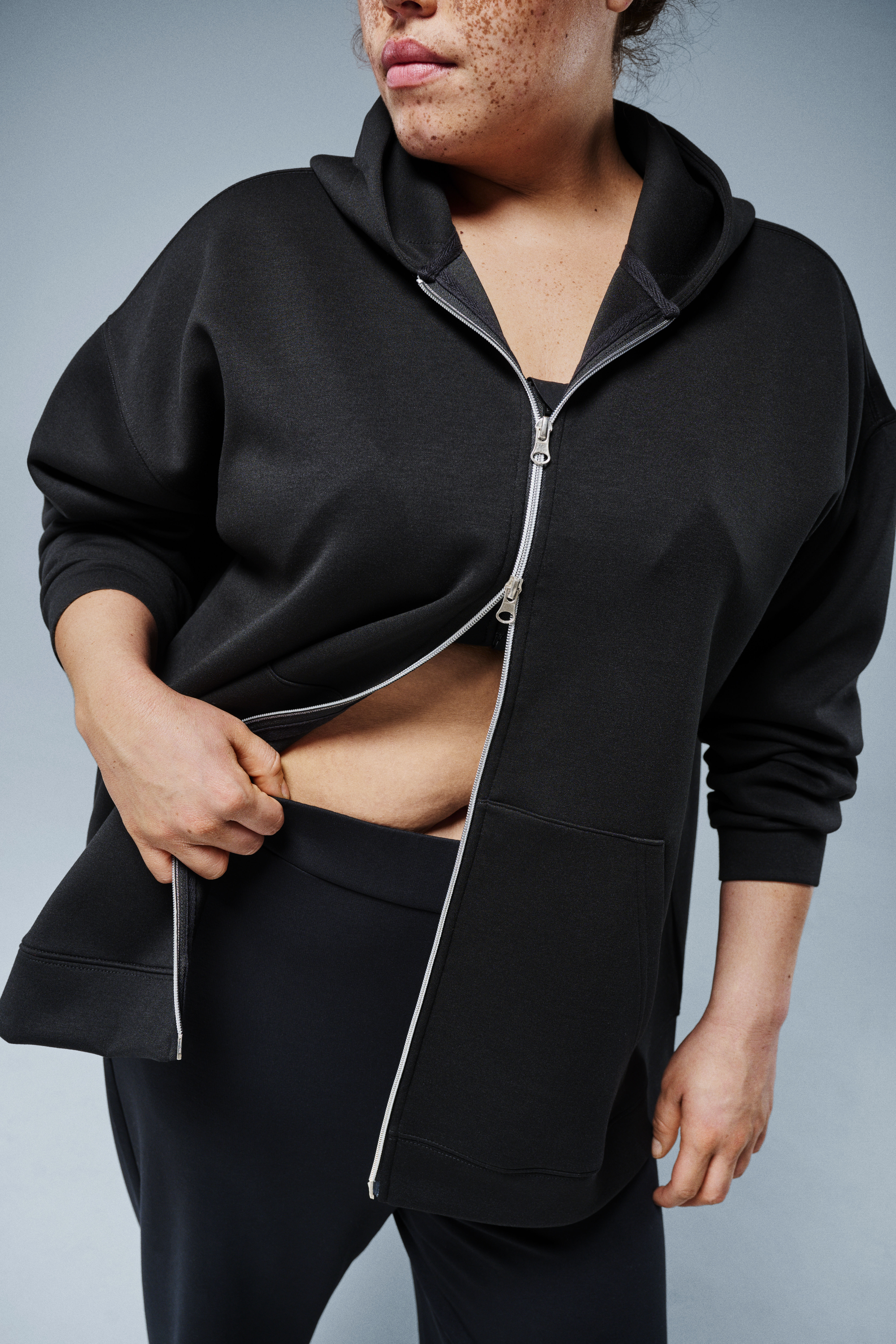 ZizziZwarte hoodie, , Model