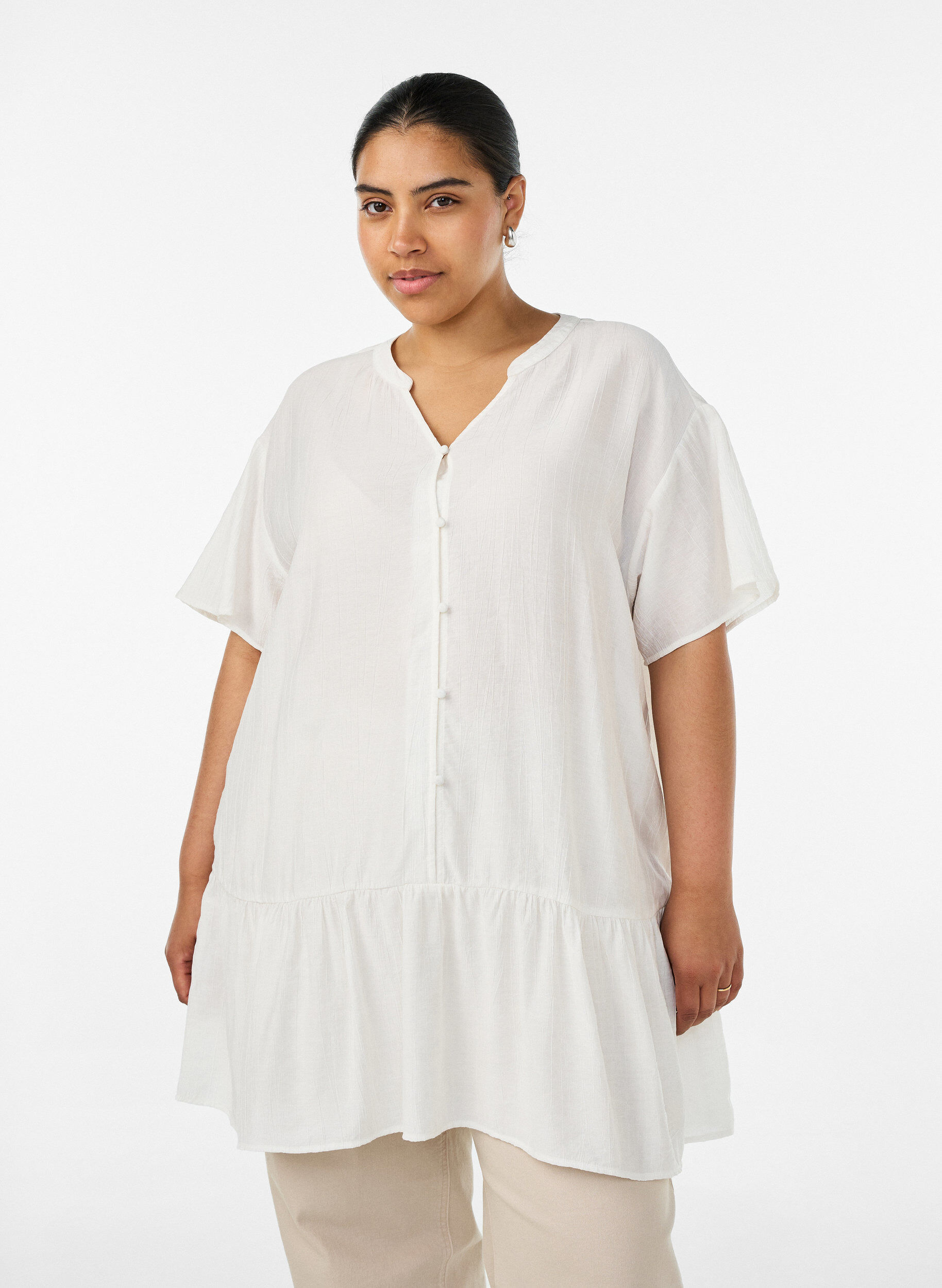 Losse tuniek met gekreukte structuur en rucherand, Vanille, Model