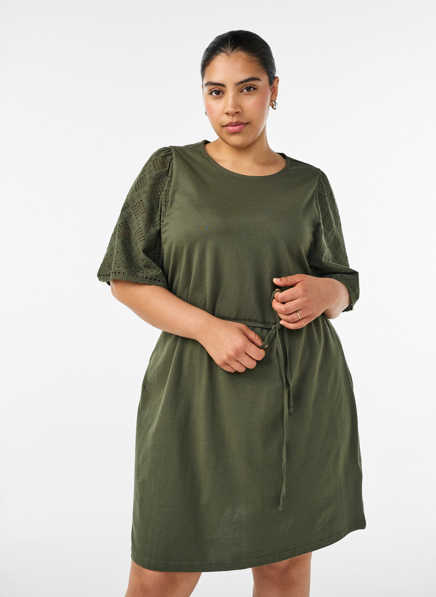 Katoenen jurk met broderie anglaise mouwen en een strik in de taille, Groen, Model
