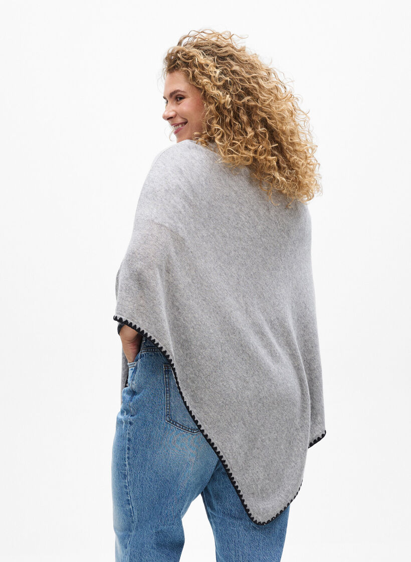 Fijngebreide poncho, Light Grey Melange, Model