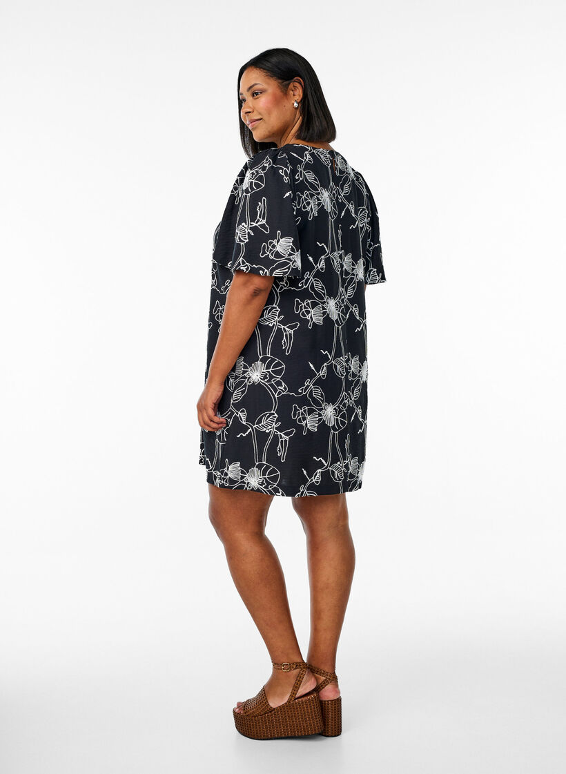 Robe trap&egrave;ze courte &agrave; motif brod&eacute;, Noir, Model image number 2