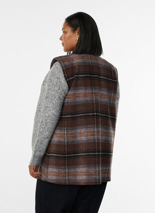 ZizziLang geruit vest, Brown Blue Check , Model image number 2