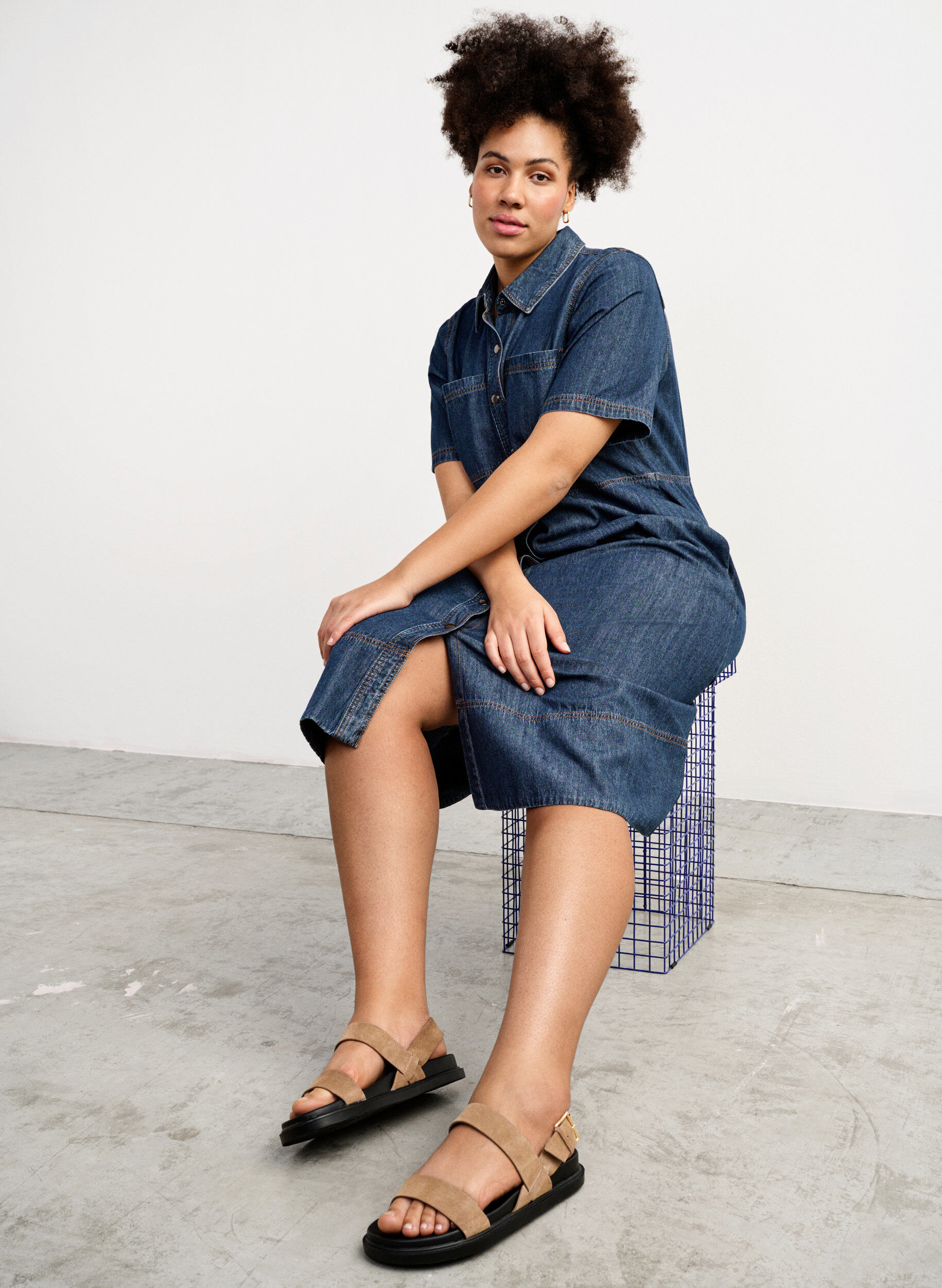 ZizziSandaal met brede pasvorm in su&egrave;de, Brown, Image image number 0