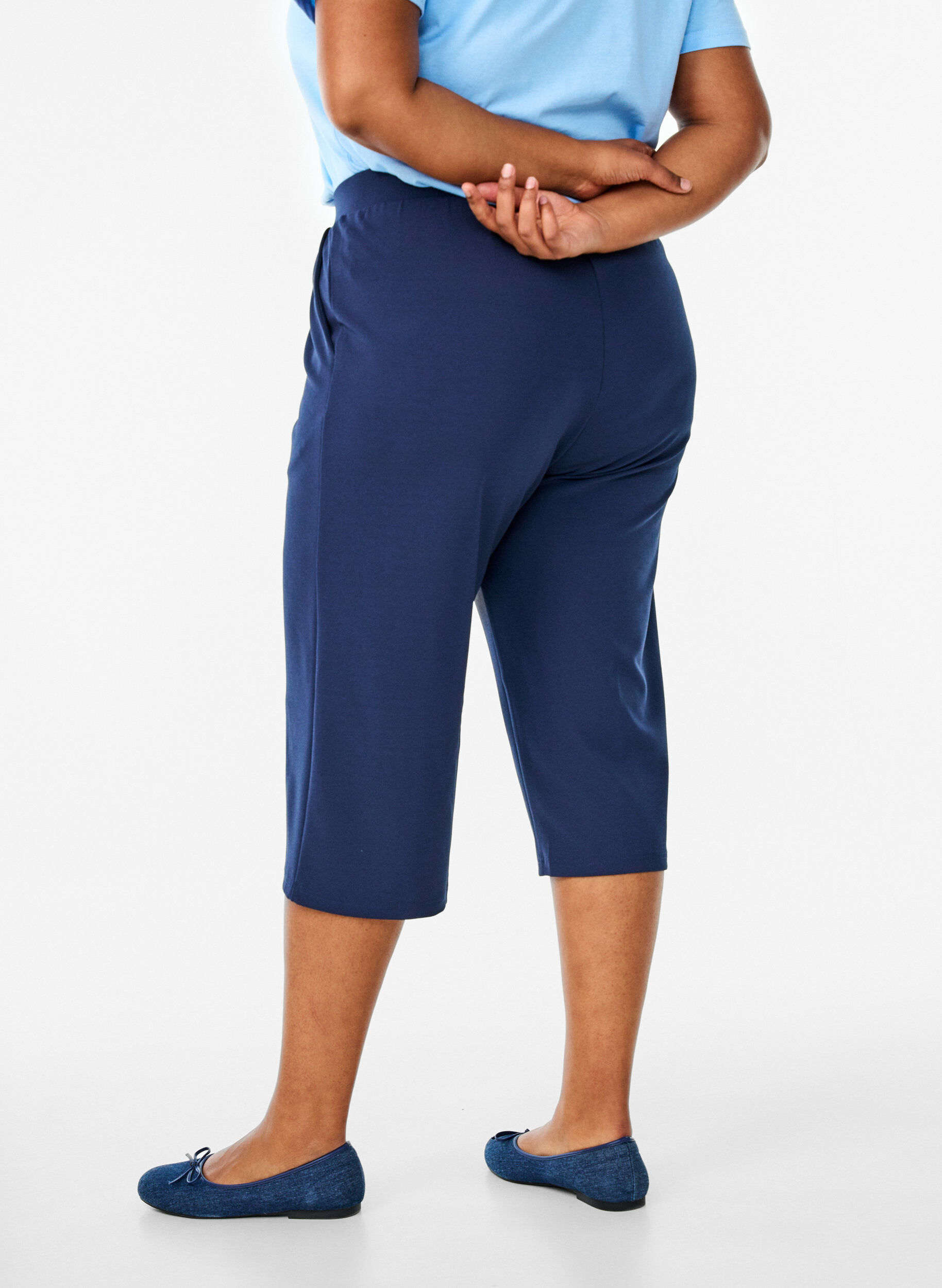 ZizziFLASH - Hoog getailleerde kniebroek met losse pasvorm, Blauw, Model image number 1