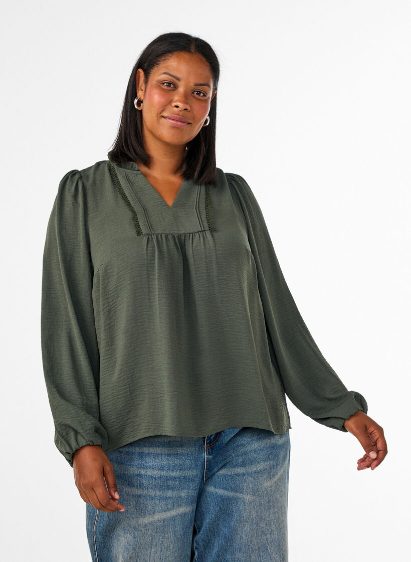 Blouse met V-hals en gehaakte sierband, Groen, Model image number 0