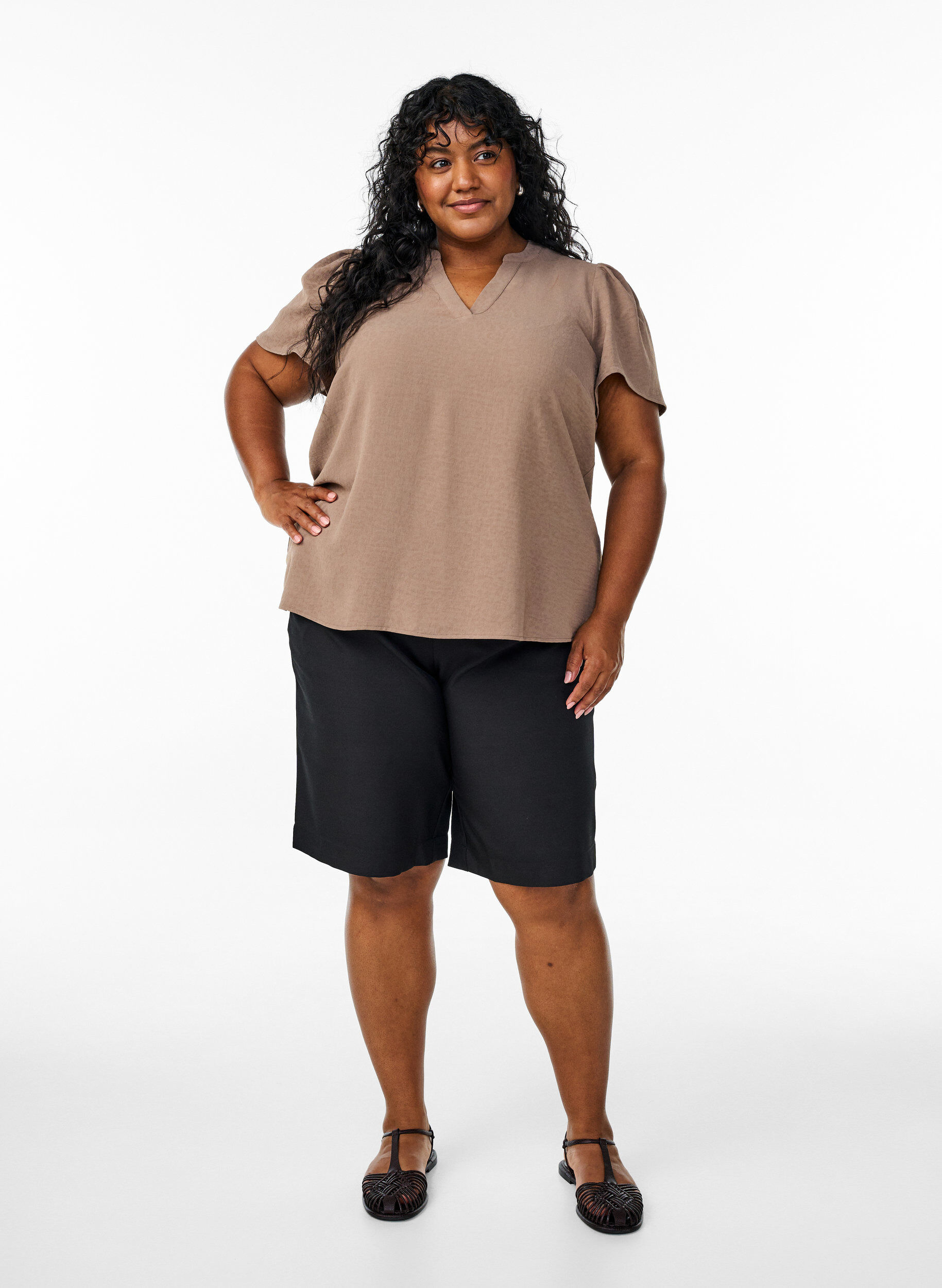 ZizziBlouse met korte mouwen met ruches en V-hals, Bruin, Model image number 1