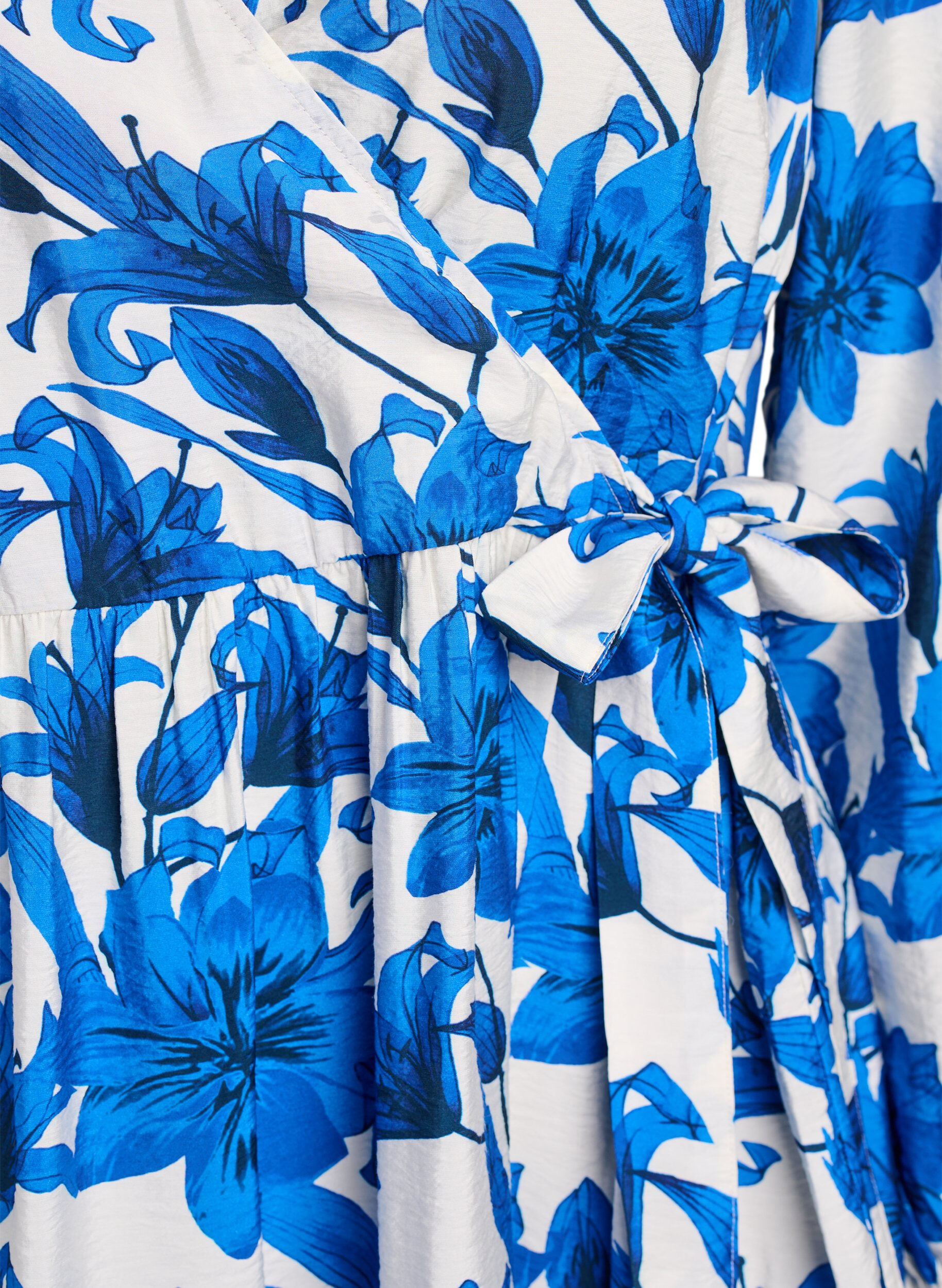 ZizziBloemen wikkeljurk met strikceintuur, Vanille, Packshot image number 2