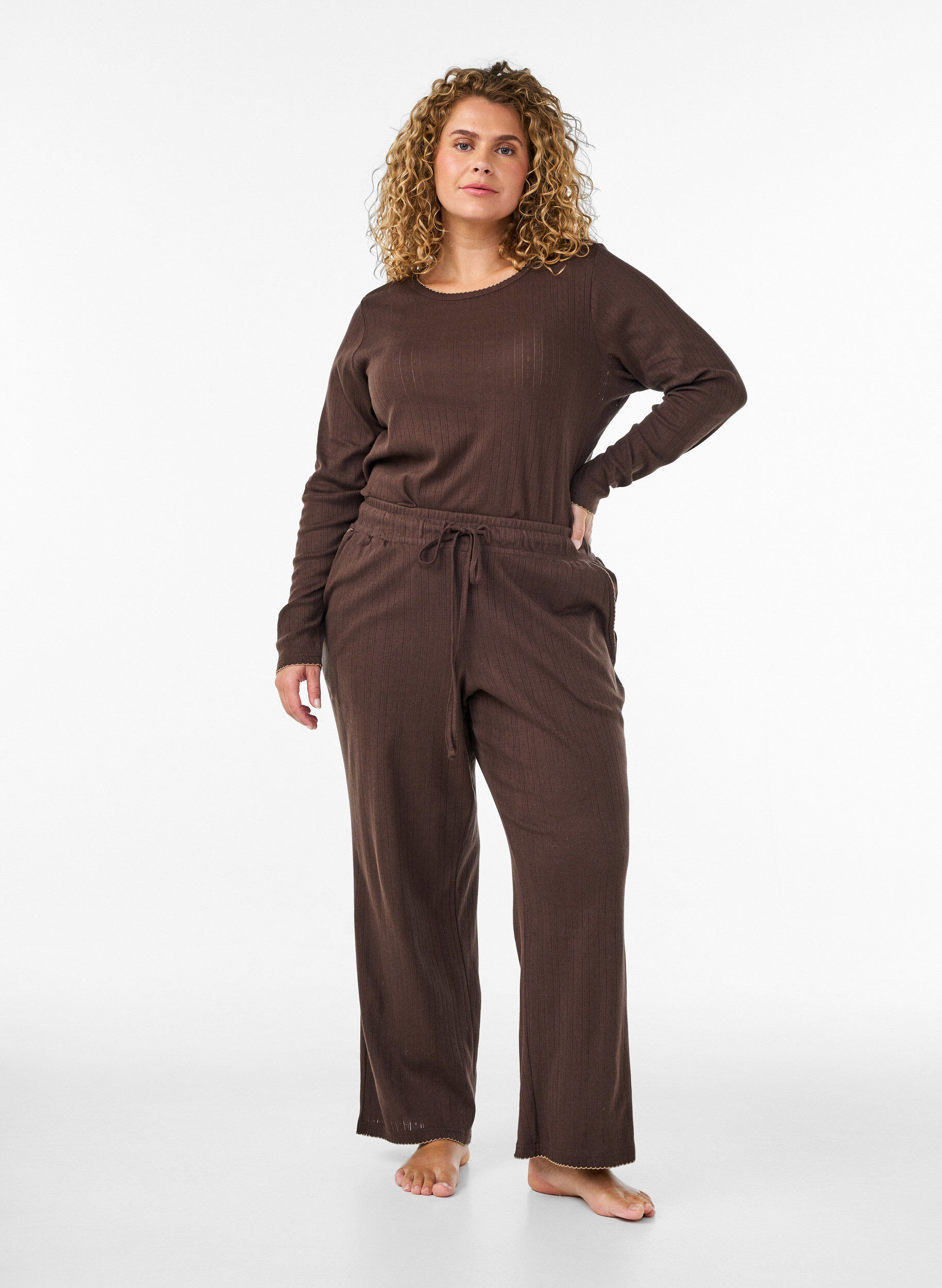 ZizziOrganisch katoenen pyjamatop met oogjesborduurwerk, Bruin, Model image number 1