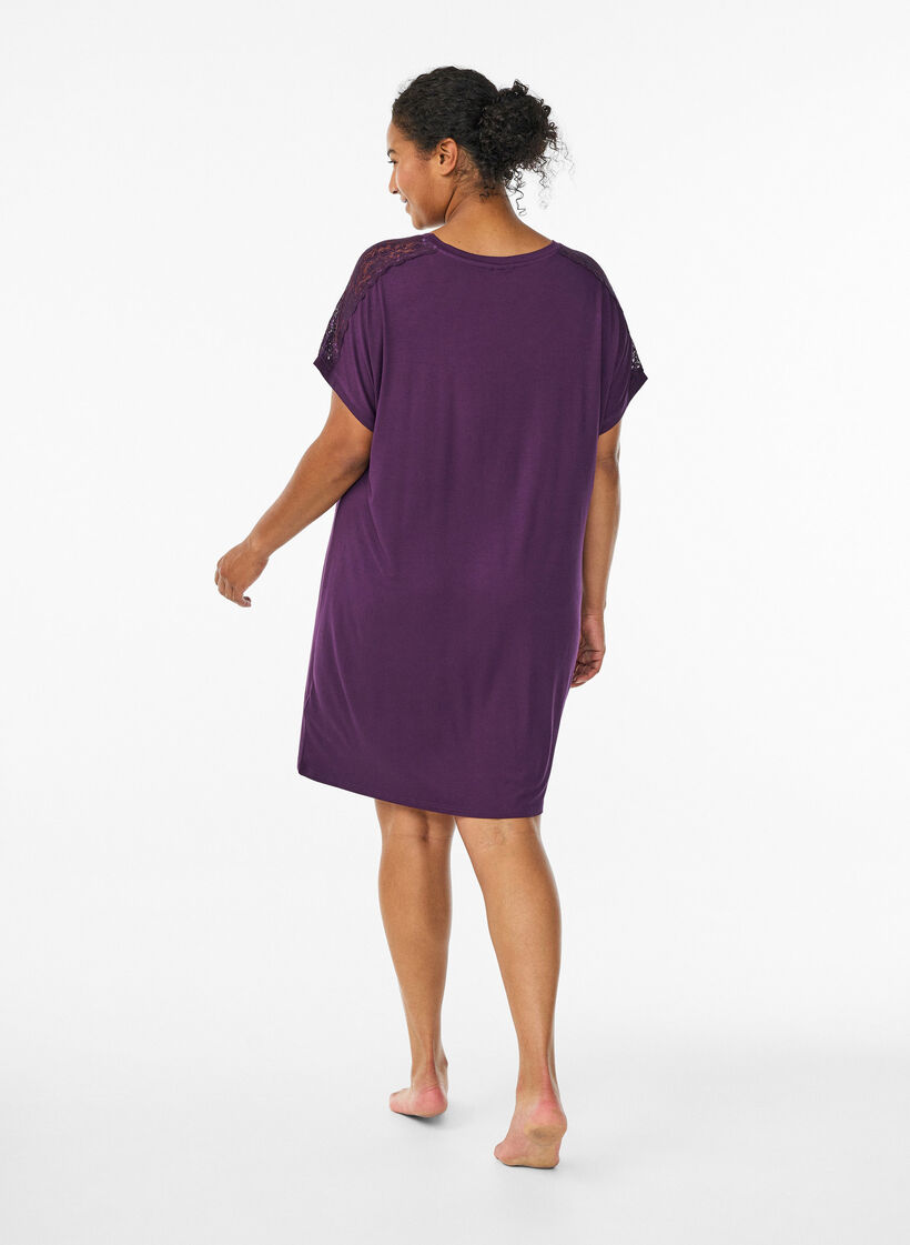 Viscose nachtjapon met kanten details, Paars, Model image number 2