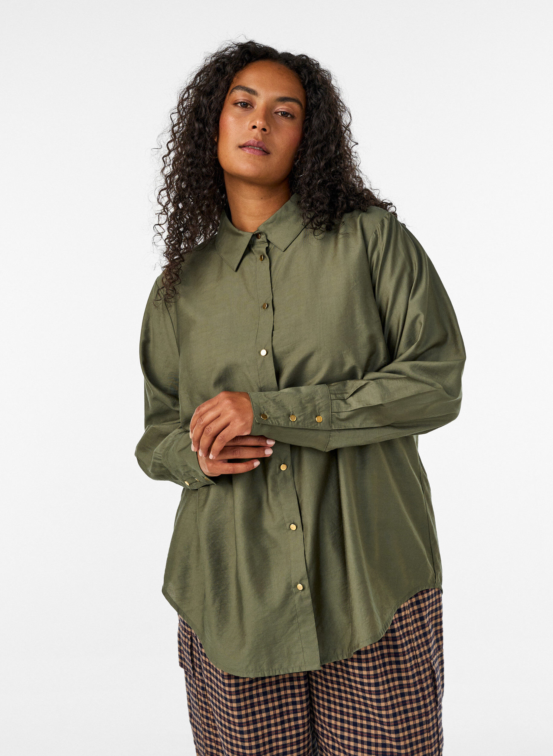 Viscose shirt met gouden knopen, Groen, Model