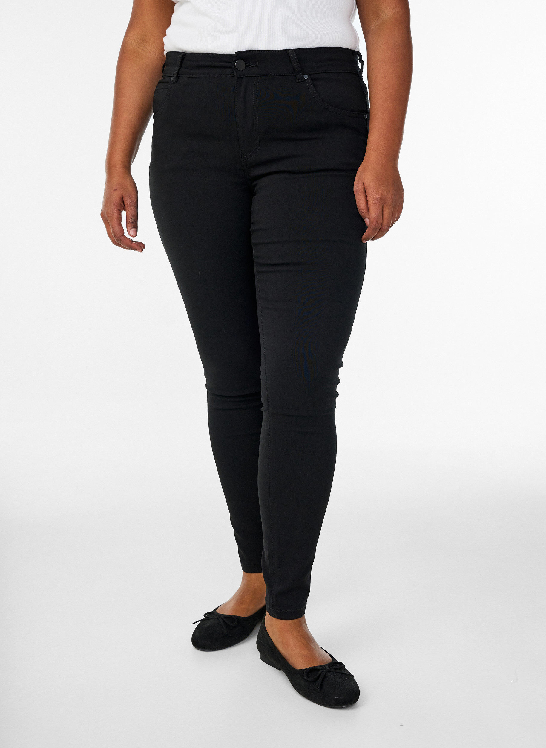 ZizziSlim fit broek met zakken, Zwart, Model image number 3