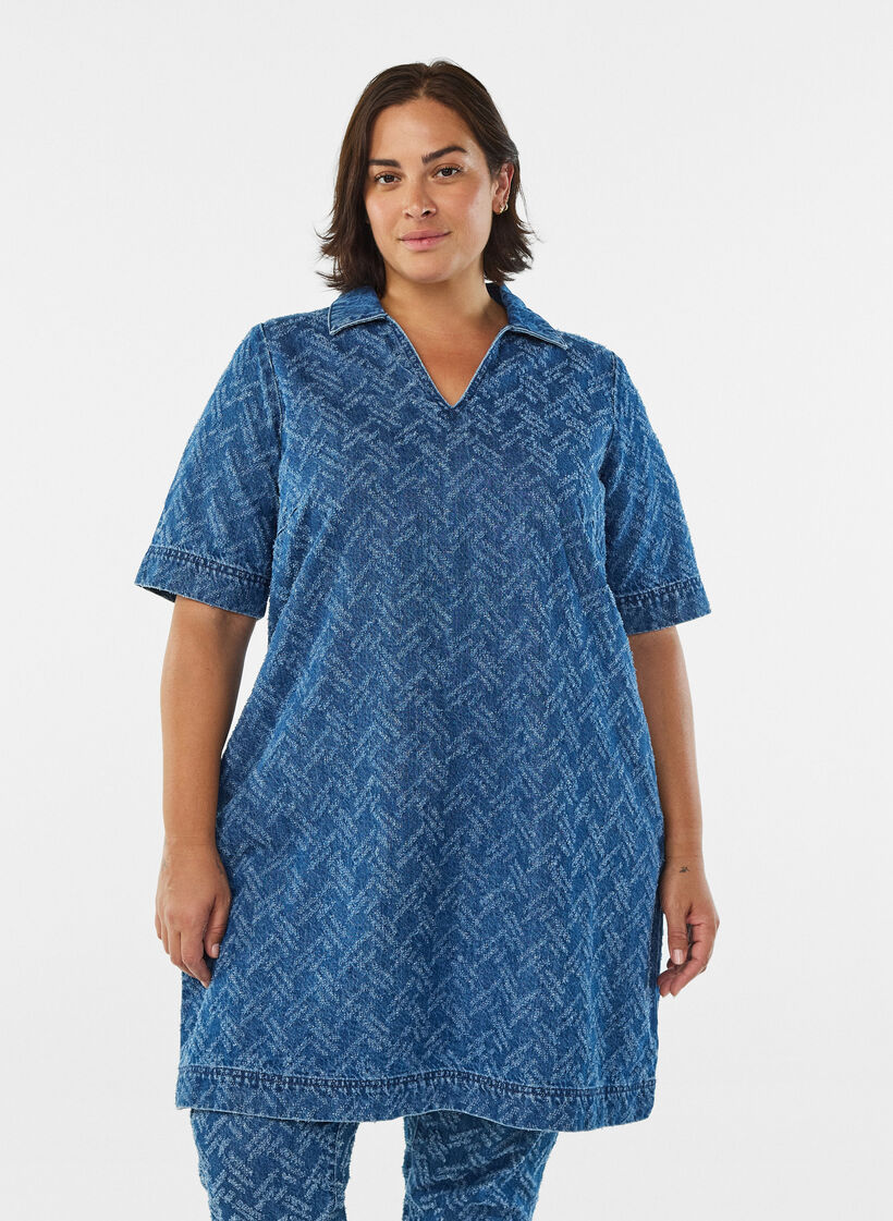 Korte denimjurk met textuurpatroon, Blue Denim ZigZag, Model