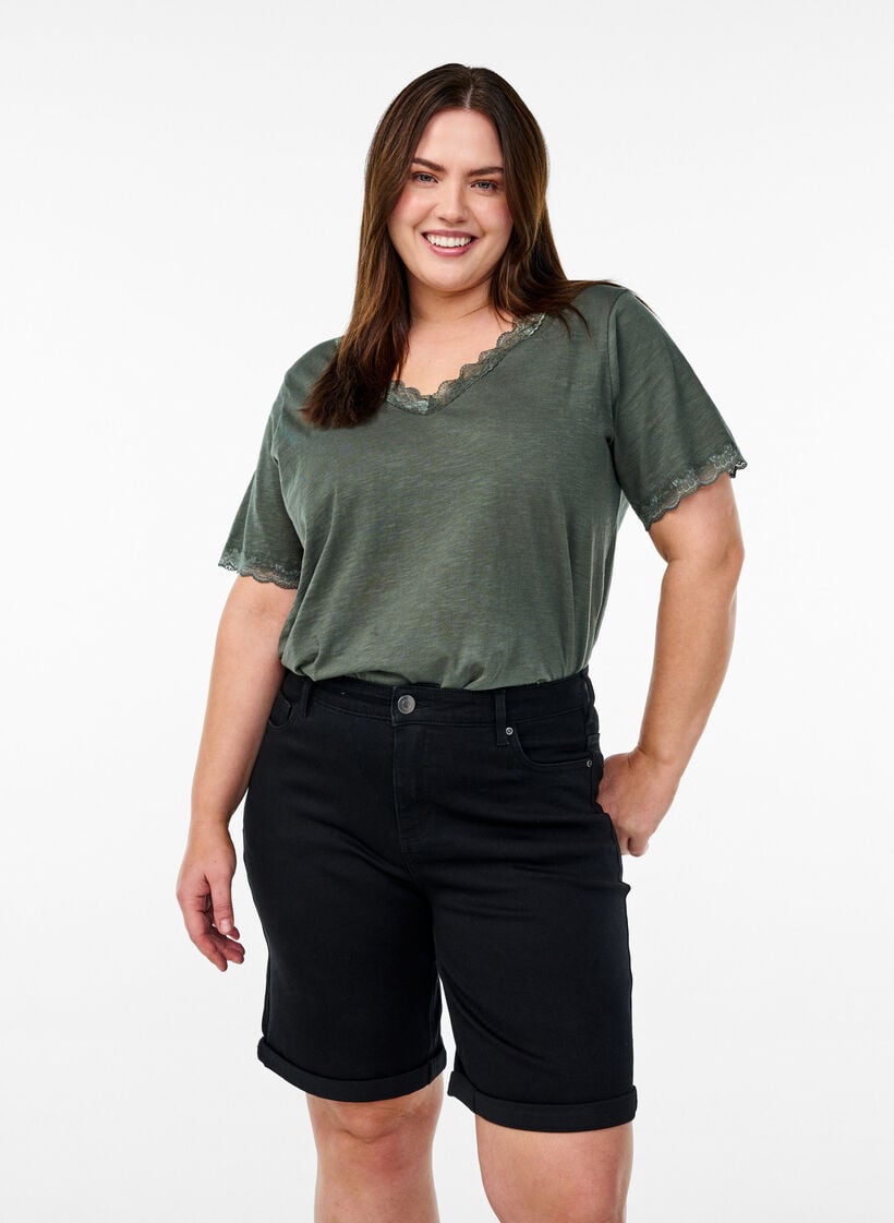 Strakzittende denim shorts met een hoge taille, Zwart, Model image number 0