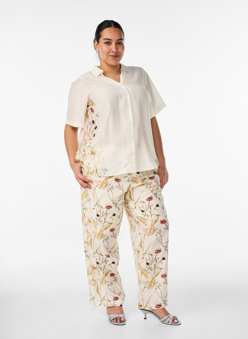 Blouse met ellebooglange mouwen en bloemenaccenten, Beige, Model