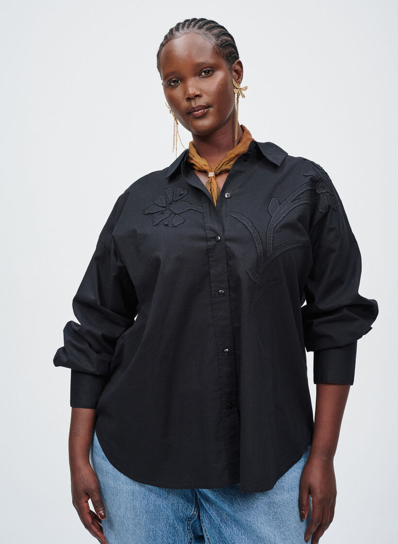 Zwart shirt met bloemenborduursel, , Model