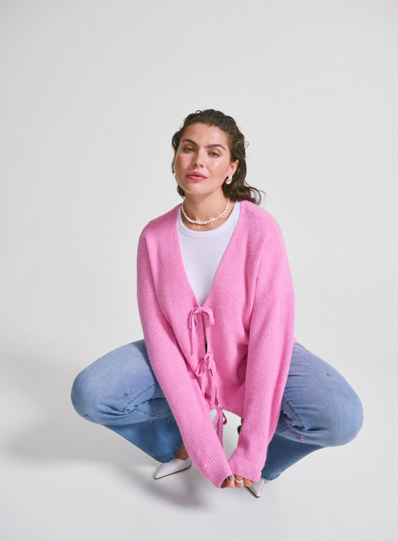 Roze breisel met strikjes, , Model