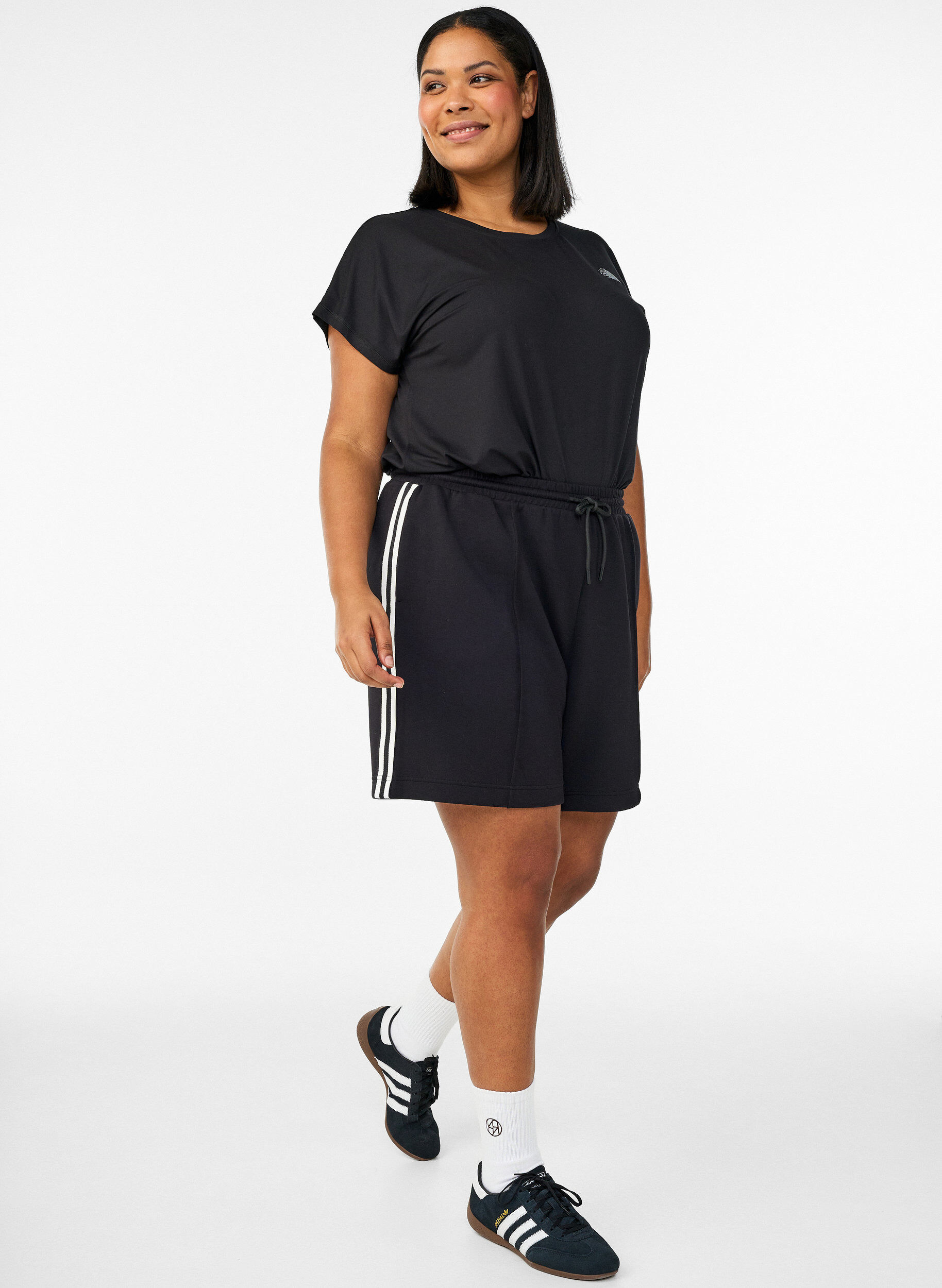 ZizziHigh waist shorts met streepdessin details, Zwart, Model image number 1