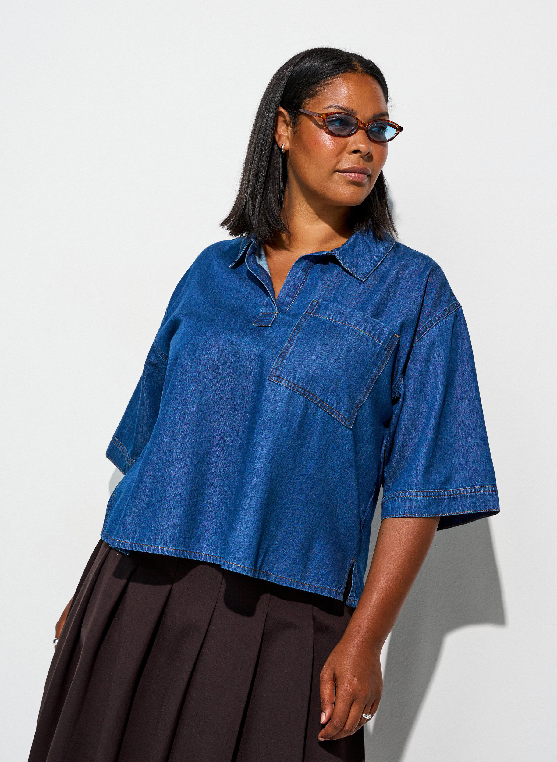 Denimblouse met borstzak en mouwen tot de elleboog, Blauw, Model
