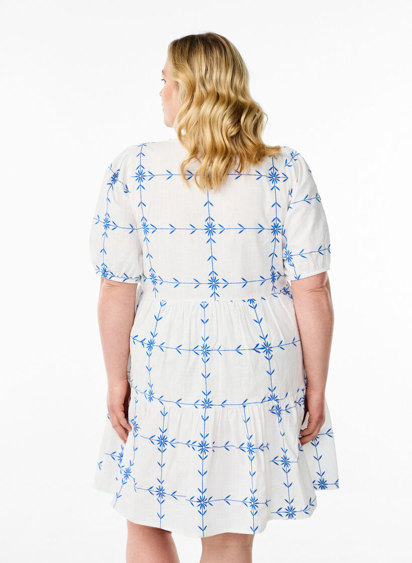 Korte jurk met V-hals en borduurwerk, Wit, Model image number 2