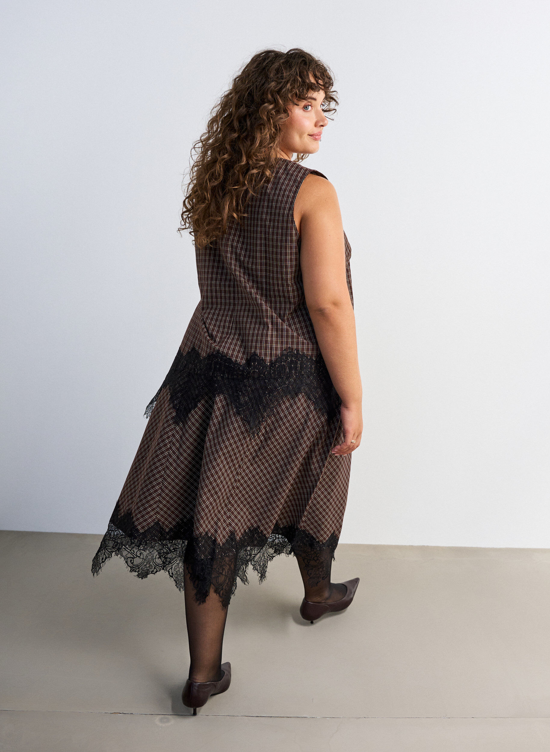 ZizziGeruite top met asymmetrische kanten afwerking, Bruin, Model image number 2