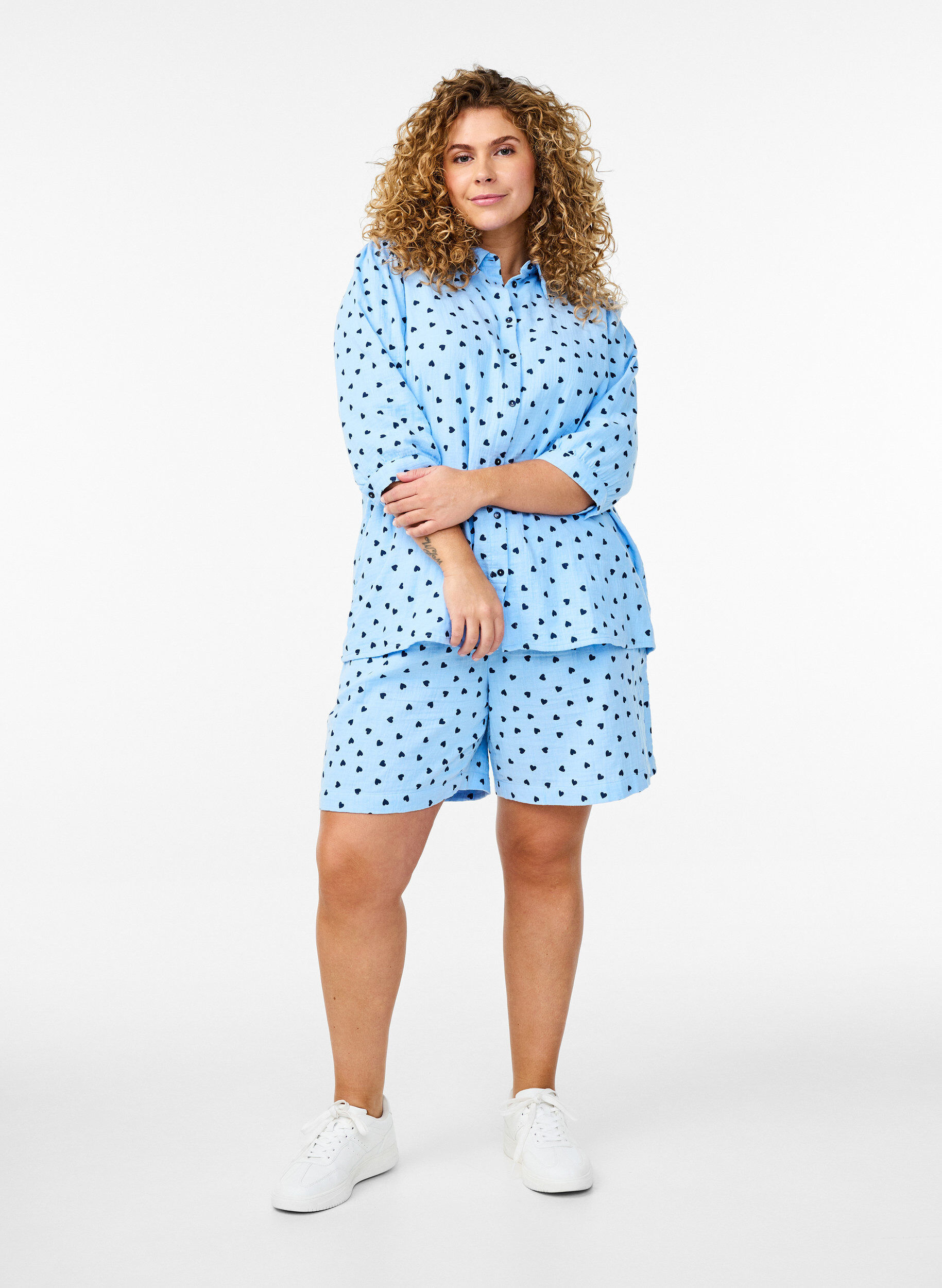 ZizziKatoenen mousseline shorts met hartjes, Blauw, Model image number 1